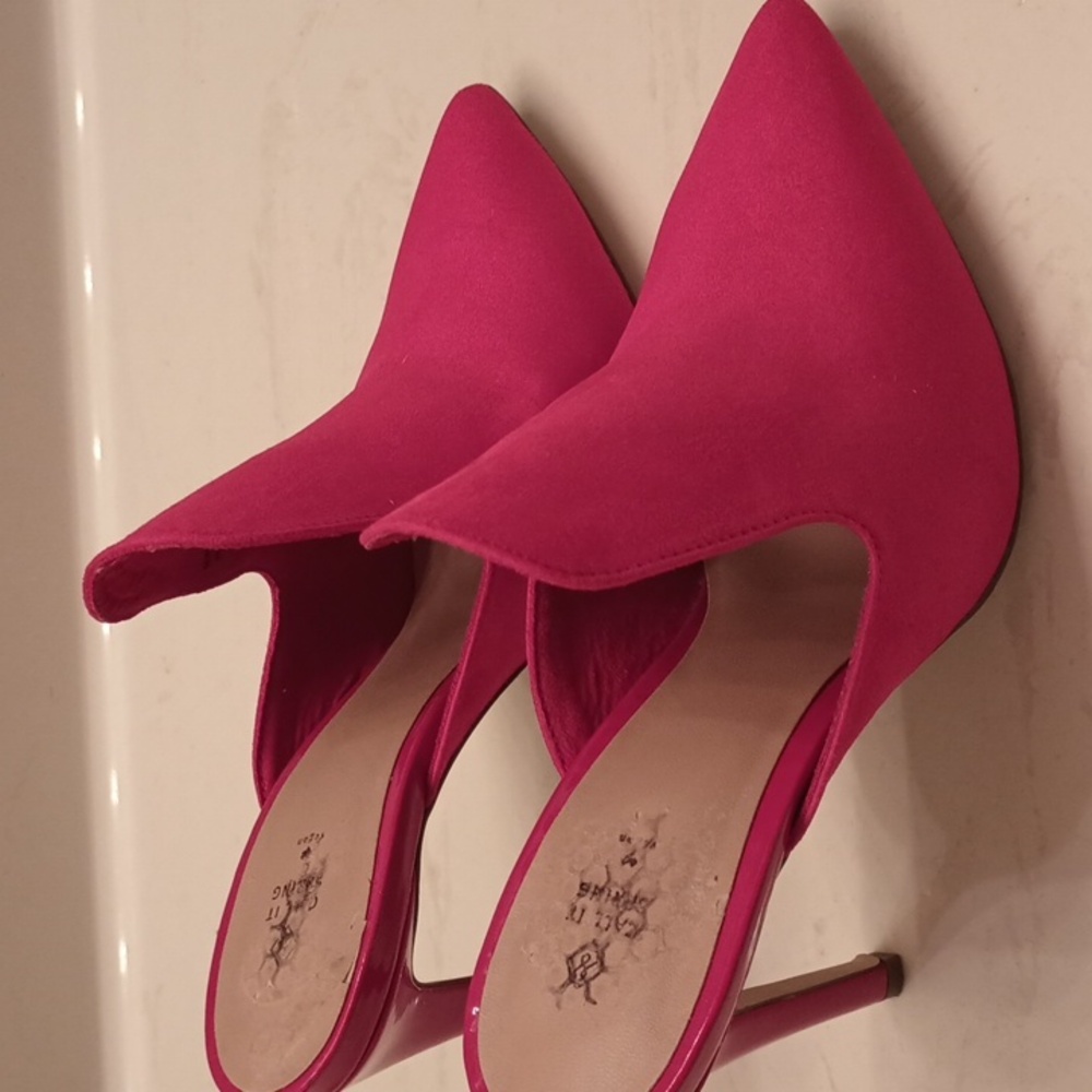Red heels - Picture 2 of 4